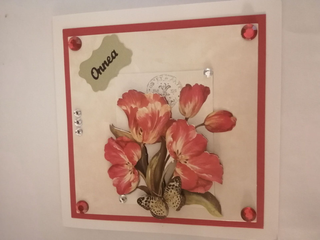 Onnittelukortti punaiset kukat...