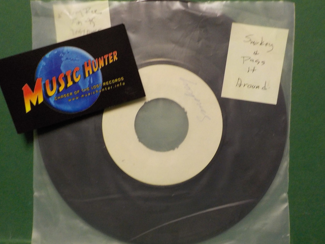 SMOKEY - PASS IT AROUND - FIN 1975 KOELEVY MINT- 7"