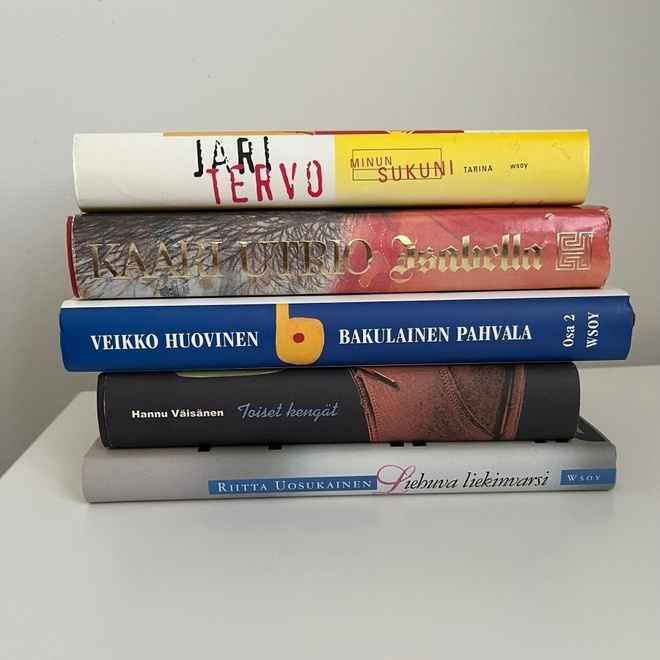 Viisi kotimaista kirjaa
