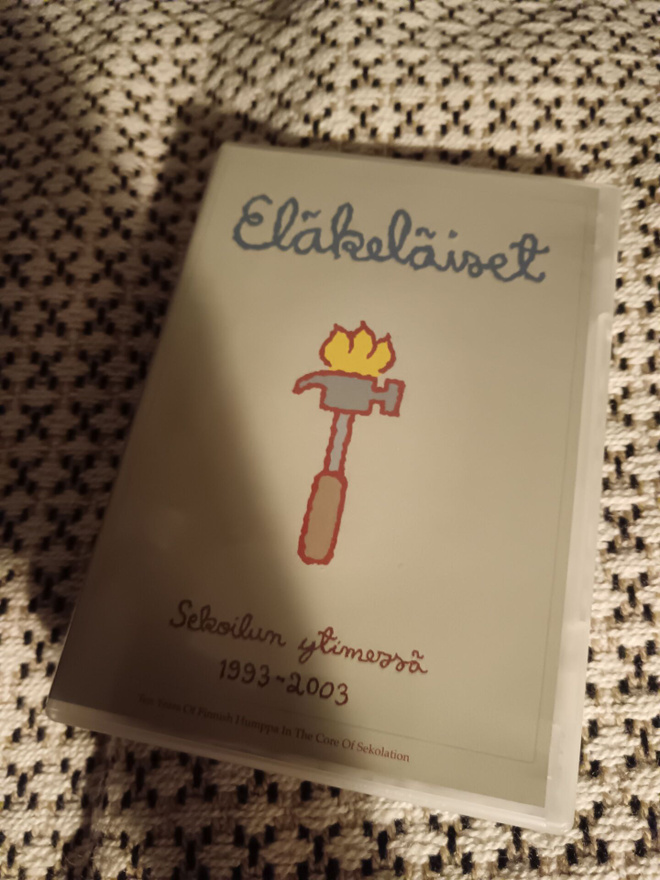 Eläkeläiset sekoilun ytimessä 1993-2003