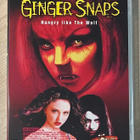 Ginger Snaps (2000) Emily Perkins, Katharine Isabelle - pikkukuva 1