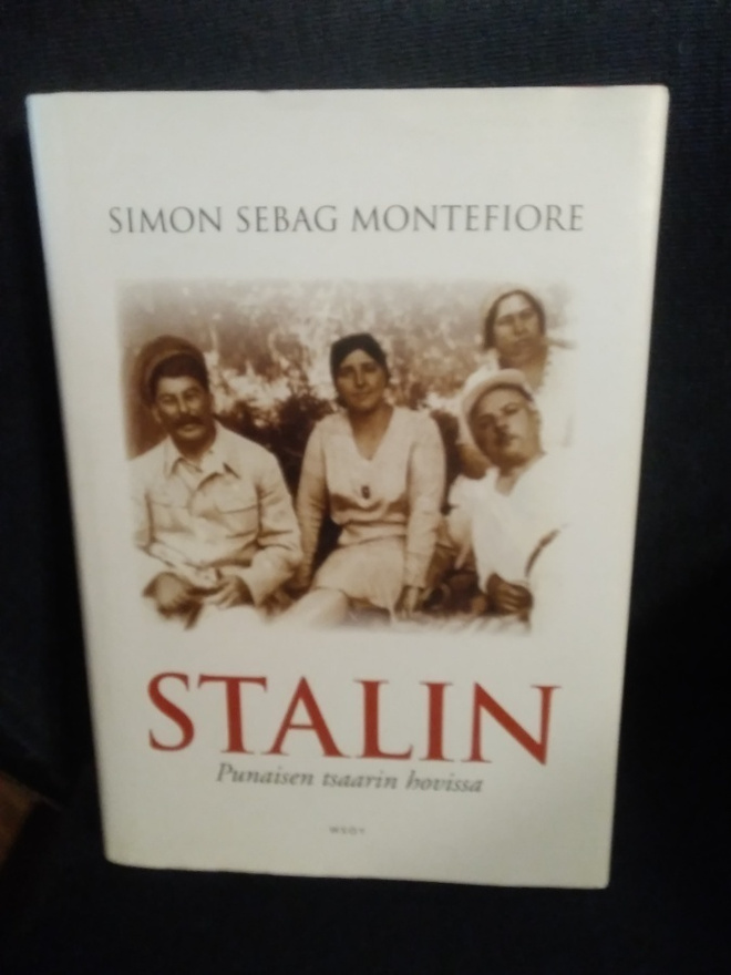 Simon Sebag Montefiore: Stalin -Punaisen tsaarin hovissa-