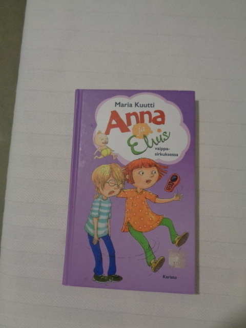 Kuutti: Anna ja Elvis vaippasirkuksessa