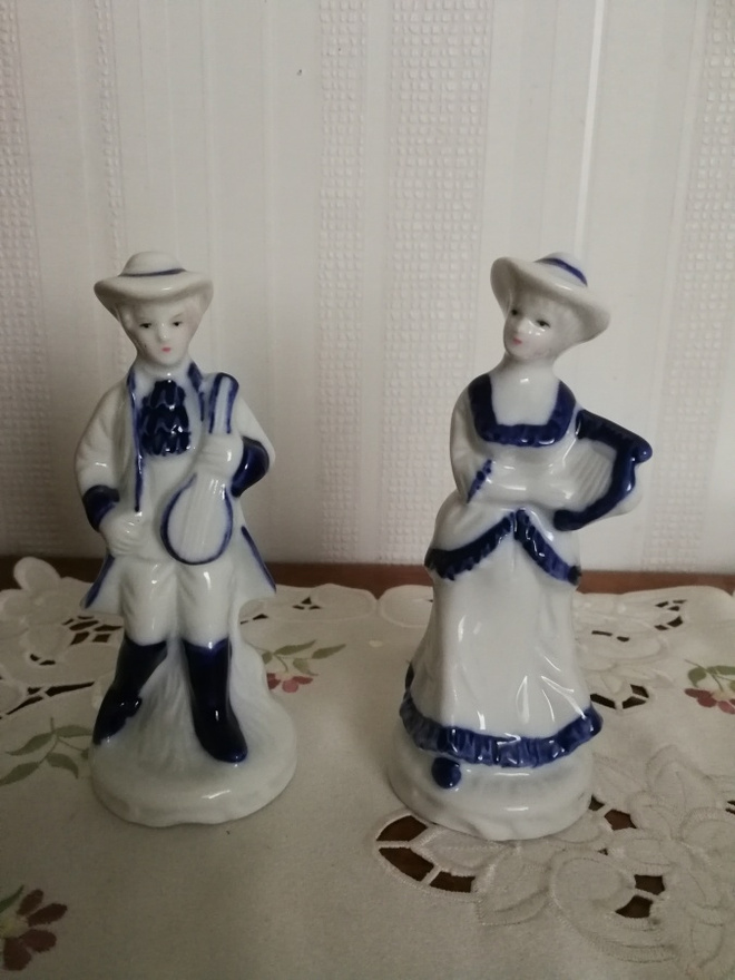 Aatelis mies ja nainen figuuri