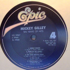 MICKEY GILLEY :: TEN YEARS OF HITS :: 2 x VINYYLI LP 1984 - pikkukuva 4