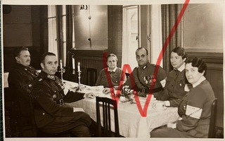 Valokuva Viipuri suojeluskunnan ja Lotta Svärdin johtoa