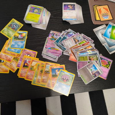 Vanhat ja uudet pokemon kortit