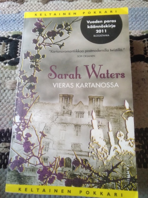 Sarah Waters: Vieras kartanossa -pokkari-