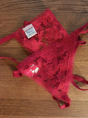 UUDET punaiset pitsitangat, stringit, koko WM S / M
