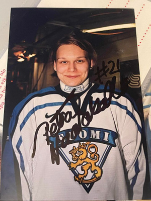 Petra Vaarakallion nimikirjoitus valokuvassa