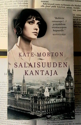 Kate Morton - Salaisuuden kantaja (pokkari)