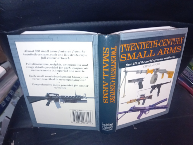 McNab : Twentieth-Century Small Arms ( SIS POSTIKULU )