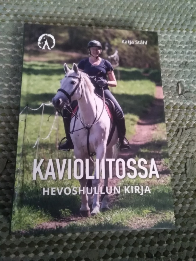 Katja Ståhl: Kavioliitossa