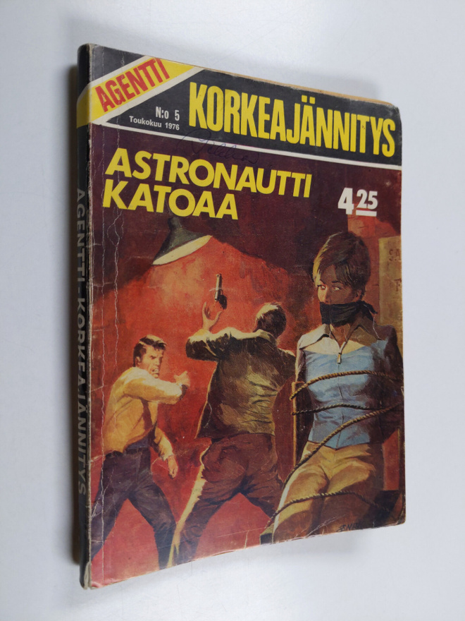 Agenttikorkeajännitys 5/1976 : Astronautti katoaa
