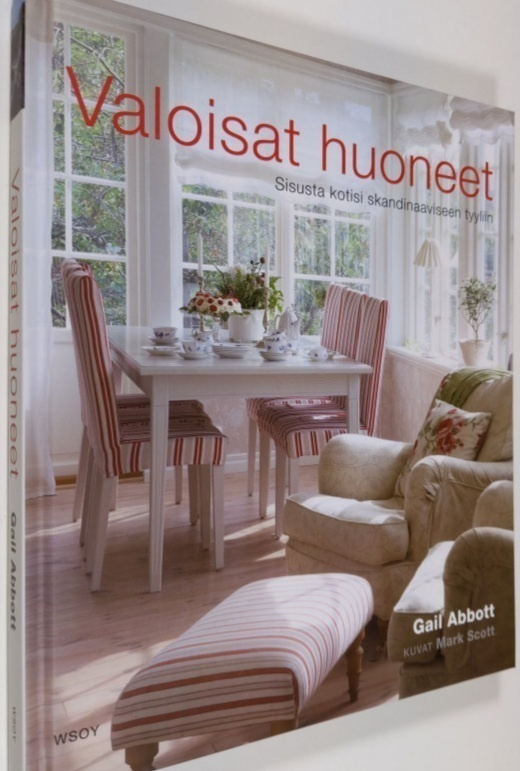 Gail Abbott: valoisat huoneet