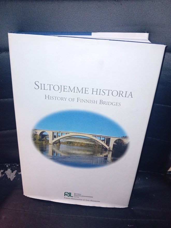 Siltojemme historia  ( SIS POSTIKULU )