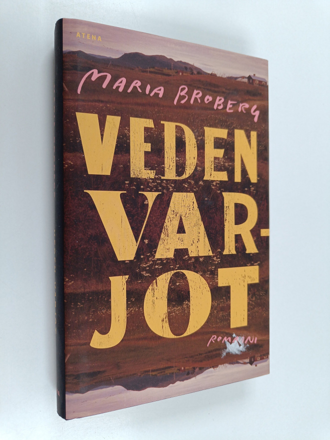 Maria Broberg : Veden varjot - Romaani