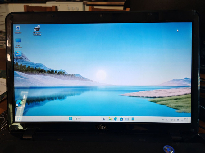 Fujitsu Lifebook AH531, Windows 11 Home