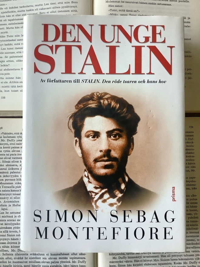 Simon Sebag Montefiore - Den unge Stalin (inbunden bok)