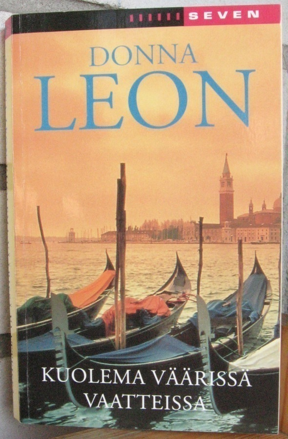 Donna Leon: Kuolema väärissä vaatteissa, Otava 2000. 299 s.