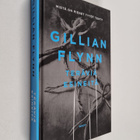 Gillian Flynn : Teräviä esineitä - pikkukuva 1