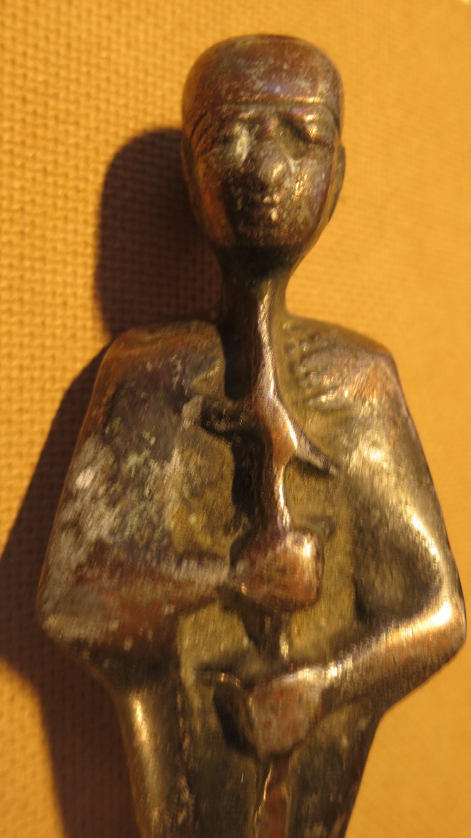 Metallinen egyptiläisen Ptah-jumalan figuuri