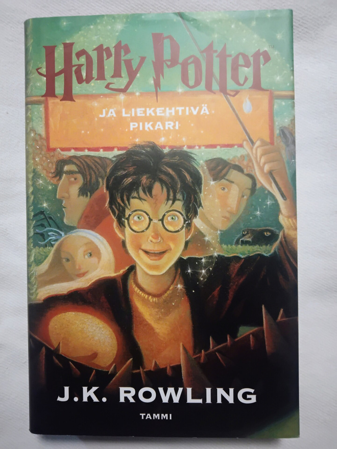 Harry Potter ja liekehtivä pikari - J. K. Rowling (sid.)