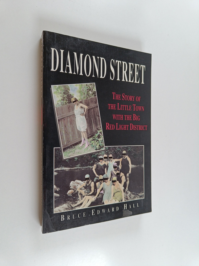 Bruce Edward Hall : Diamond Street - The Story of the Lit...