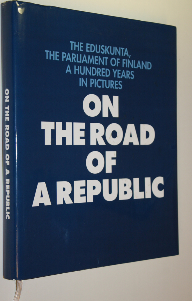 Jorma Komulainen : On the road of a republic : the Edusku...