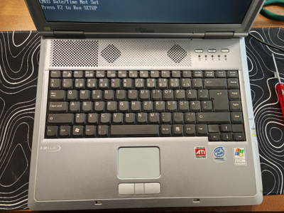 Wanha Fujitsu Siemens Amilo D7830, kunnostettavaksi