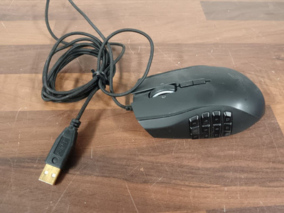 Razer Naga pelihiiri (miljoona nappulaa)