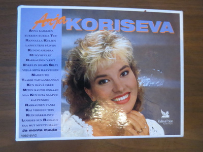 Arja Koriseva kahden c-kasetin boxi