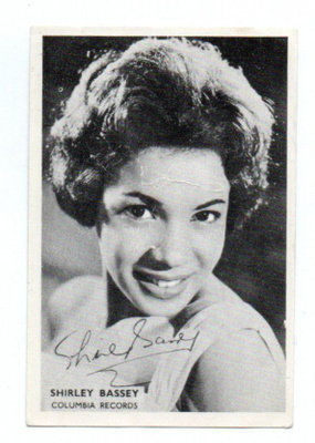 Purkkakuva Champion . SHIRLEY BASSEY