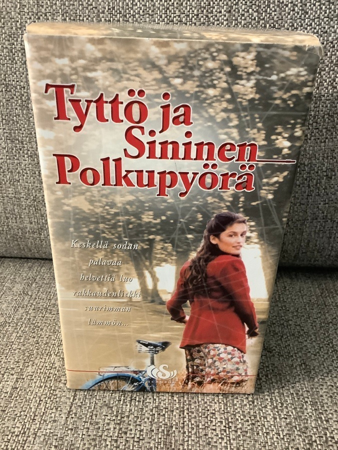 TYTTÖ JA SININEN POLKUPYÖRÄ  (3 X VHS BOXI)