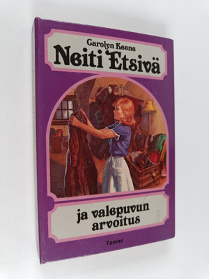 Carolyn Keene : Neiti Etsivä ja valepuvun arvoitus