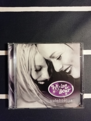 Nylon Beat. Valehtelija. v. 1999.