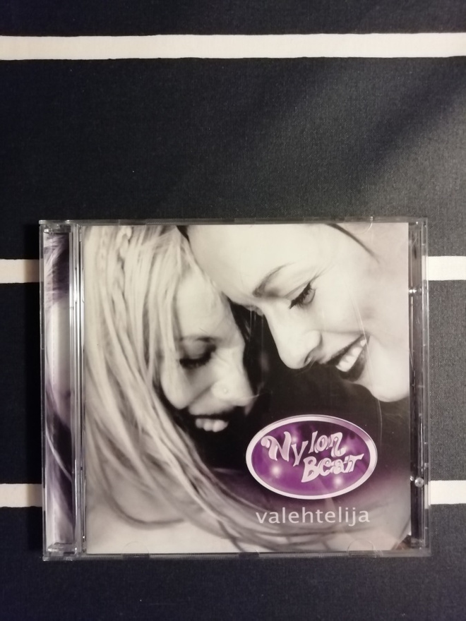 Nylon Beat. Valehtelija. v. 1999.