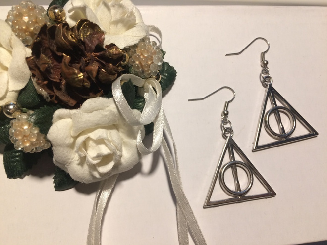 4 .. Harry Potter Hopean Väriset .. Korvakorut
