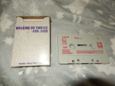 Yoko ono - Walking on thin ice kasettisinkku