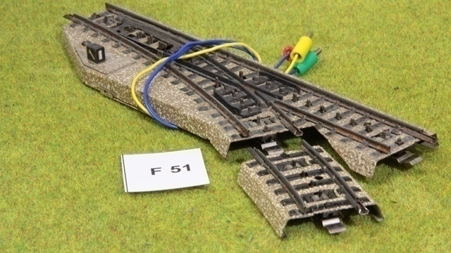 #F51 Märklin sähkövaihde oikealle 5137 + 5102