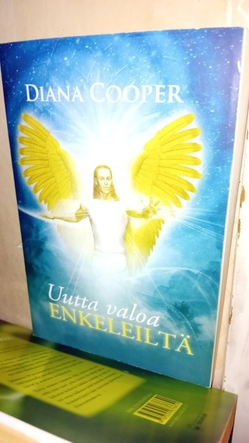 Diana Cooper : Uutta valoa enkeleiltä ( SIS POSTIK. ) SIGNED