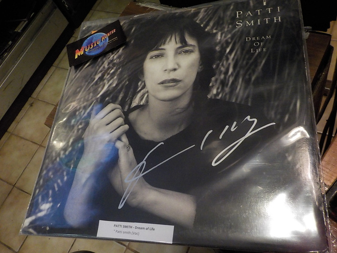 PATTI SMITH - DREAM OF LIFE EX/EX- LP NIMMARILLA
