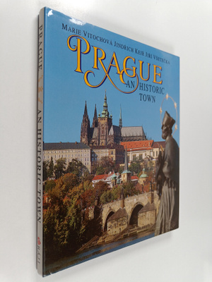 Marie Vitochova ym. : Prague - An Historic Town