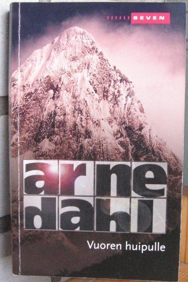 Arne Dahl: Vuoren huipulle, Otava 2006. 384 s.