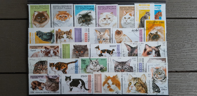 KISSA LEIMATTUJA postimerkkejä o 27 kpl