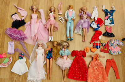 7kpl nukkeja + vaatteita (Barbie yms., 80-luku)