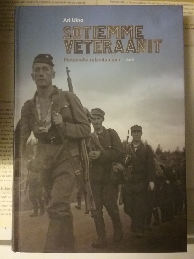 Ari Uino - Sotiemme veteraanit (sid.)