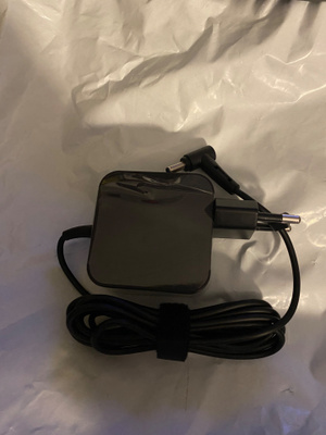 Asus AC-Adapter 45 W, 19 V -virtalähde kannettaville 45 W