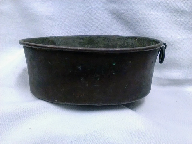 Kauniisti patinoitunut soikea kupariastia (4)