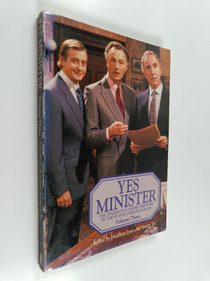 Antony Jay ym. : Yes Minister - The Diaries of a Cabinet ...